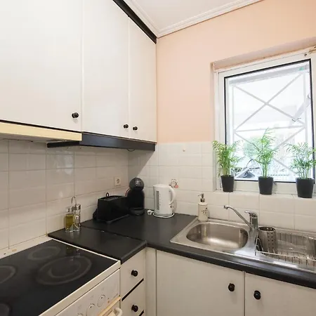 Garden-view Apartment, Marousi *