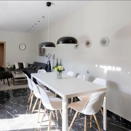 Διαμέρισμα 4 Bedroom Penthouse In Center Of *