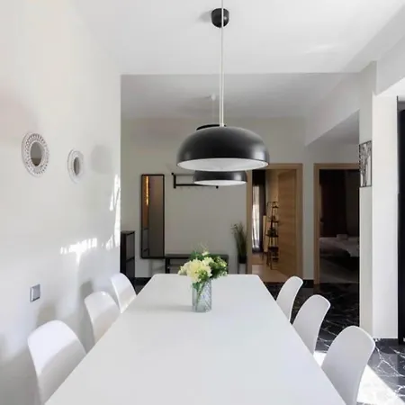Apartment 4 Bedroom Penthouse In Center Of *