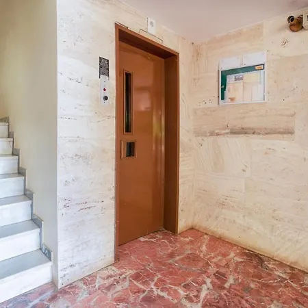 Sun & Sea Suite, Kavouri