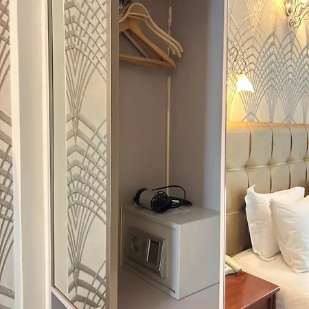 Hotel Golden 3*