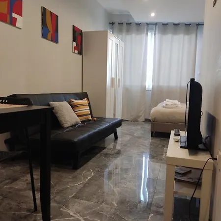 Comfy Flat, Center