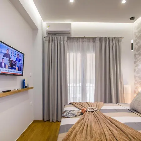 Luxurious Near Ampelokipoi Metro Station Appartamento Atene