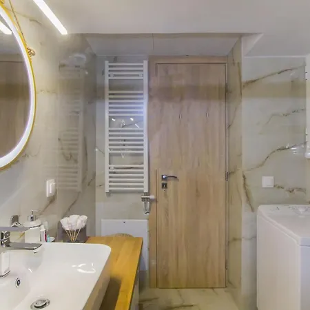 Luxurious Near Ampelokipoi Metro Station Appartamento Atene