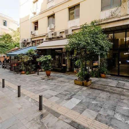 Modern Two Level In The Heart Of דירה