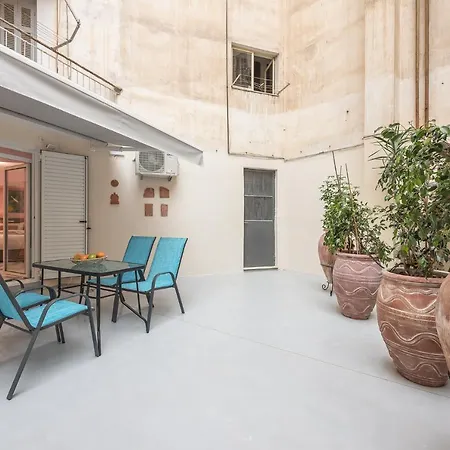 The Courtyard Oasis Apartment *