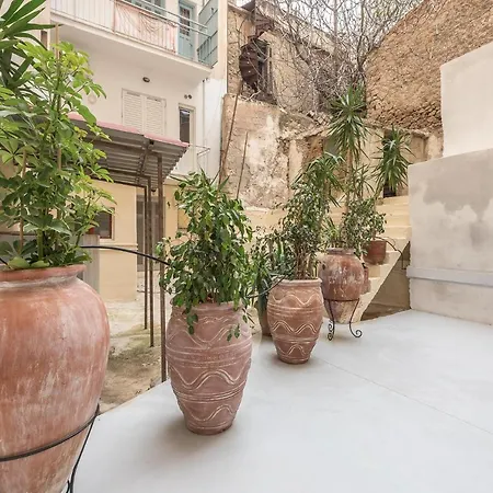 Apartment The Courtyard Oasis