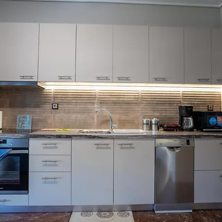Apartment Spacious Apt! Glyfada Downtown! Next To The Beach! *