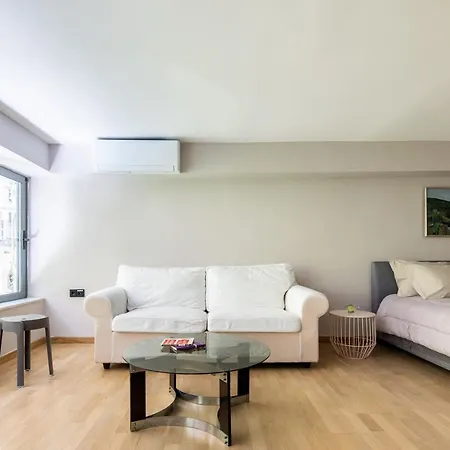 Newly Cosy Renovated Downtown