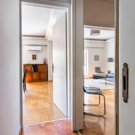 Spacious Renovated Flat In The Riviera