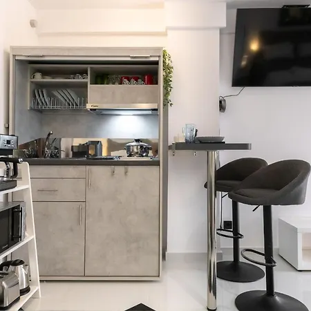Plaka Downtown Deluxe Semi Basement Apartment Athens