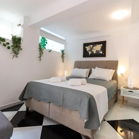 Apartamento Plaka Downtown Deluxe Semi Basement