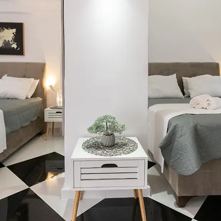 Apartment Plaka Downtown Deluxe Semi Basement *