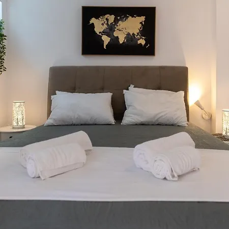 Apartment Plaka Downtown Deluxe Semi Basement *