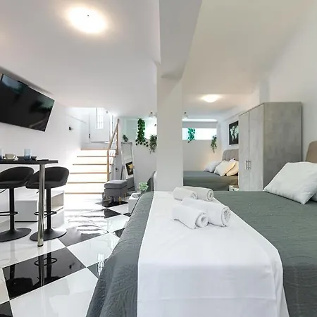 Apartment Plaka Downtown Deluxe Semi Basement *