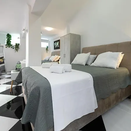 Apartment Plaka Downtown Deluxe Semi Basement *