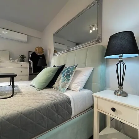 Chic Near Acropolis - Avdi Square Apartment *