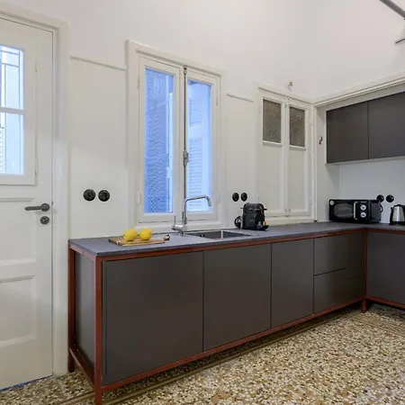 Your 4 Bdrm Dream House Acropolis View & Jacuzzi Apartment *