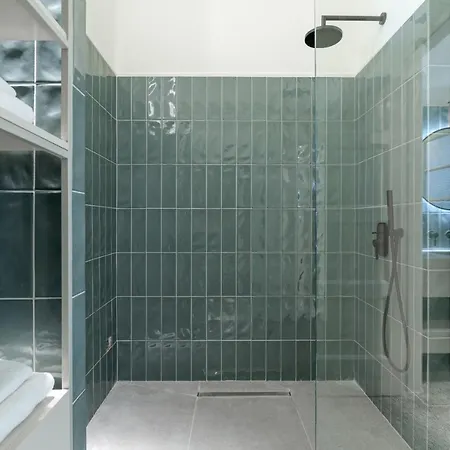 Your 4 Bdrm Dream House Acropolis View & Jacuzzi Apartment *