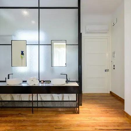 Your 4 Bdrm Dream House Acropolis View & Jacuzzi * Athens