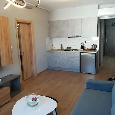 Urban House Aiolou *