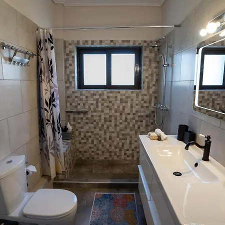 Spacious Apt! Glyfada Downtown! Next To The Beach! Athens