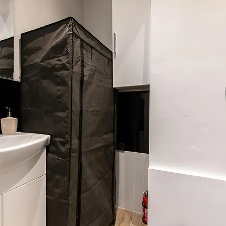 Plaka Downtown Deluxe Semi Basement Apartment Athens