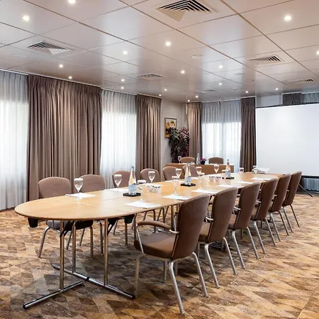 Crowne Plaza Centre By Ihg 5*