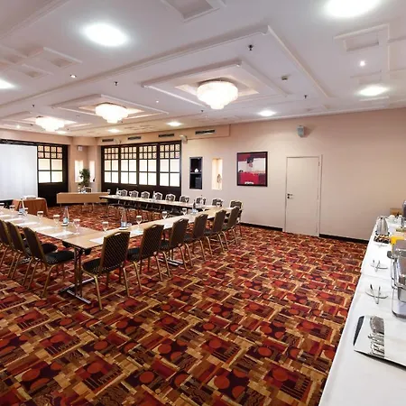 Crowne Plaza Centre By Ihg 5*