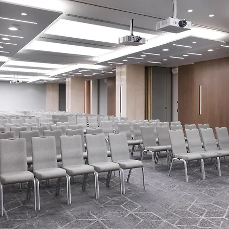 Crowne Plaza Centre By Ihg Hotell 5*
