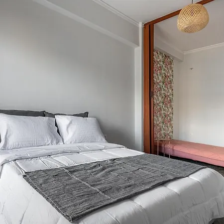 3 Bedroom Petralona Penthouse Apartment *