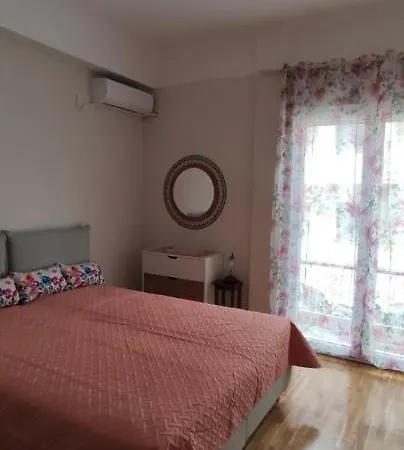 στούντιο διπλα στην ακρόπολη Athènes