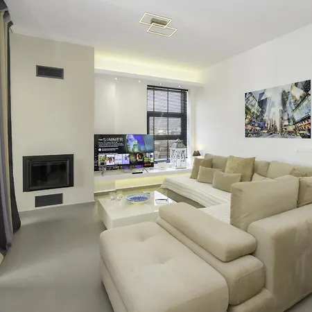 Stylish 2br Flat With Stunning Views & Prv Parking * Athens