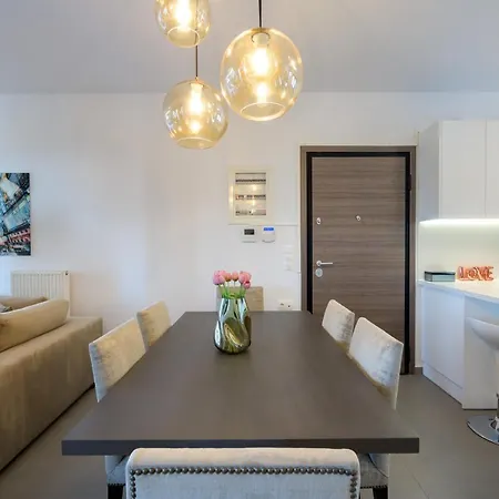Stylish 2br Flat With Stunning Views & Prv Parking