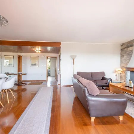 Apartment Seaside With 3 Bdrm And Shared Pool! *