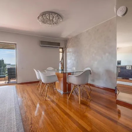 Apartment Seaside With 3 Bdrm And Shared Pool!