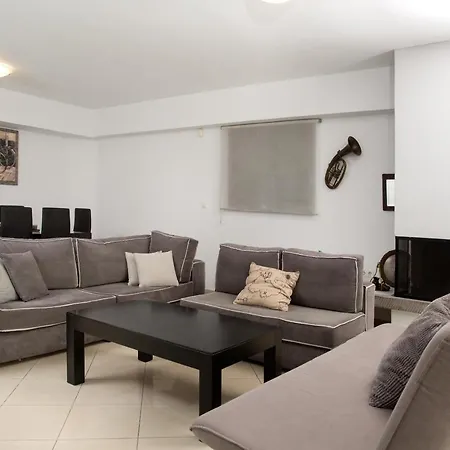 Apartment Spacious Modern With Great Rooftop View *