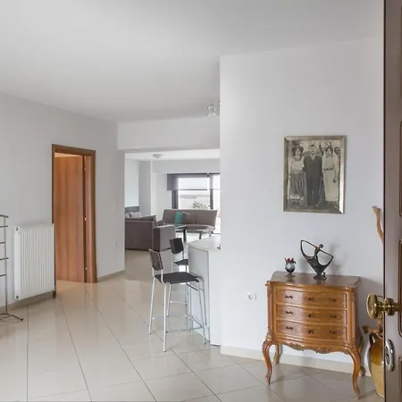 Spacious Modern With Great Rooftop View Apartment *