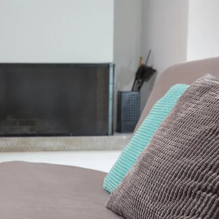 Apartment Spacious Modern With Great Rooftop View *