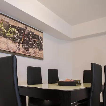 Apartment Spacious Modern With Great Rooftop View