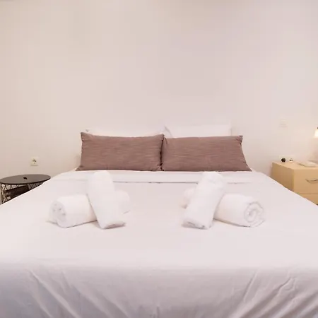 Spacious Modern With Great Rooftop View Athens