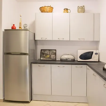 Spacious Modern With Great Rooftop View Apartment *