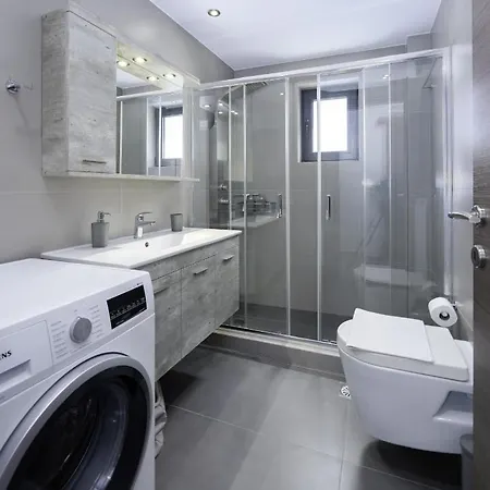 Apartment Stylish 2br Flat With Stunning Views & Prv Parking Athens