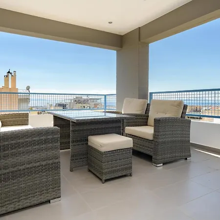 Stylish 2br Flat With Stunning Views & Prv Parking Apartment