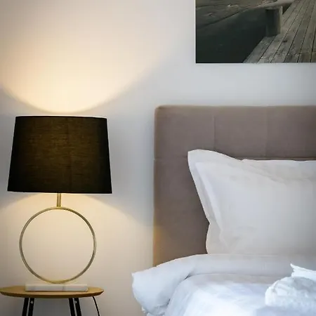 Stylish 2br Flat With Stunning Views & Prv Parking Athens