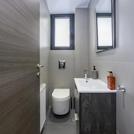 Stylish 2br Flat With Stunning Views & Prv Parking Athens