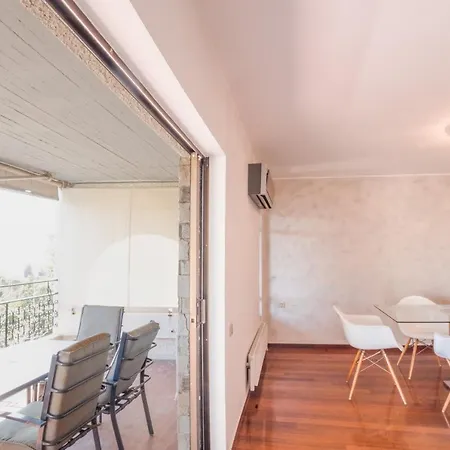 Seaside With 3 Bdrm And Shared Pool! *