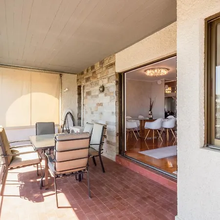 Apartment Seaside With 3 Bdrm And Shared Pool! *