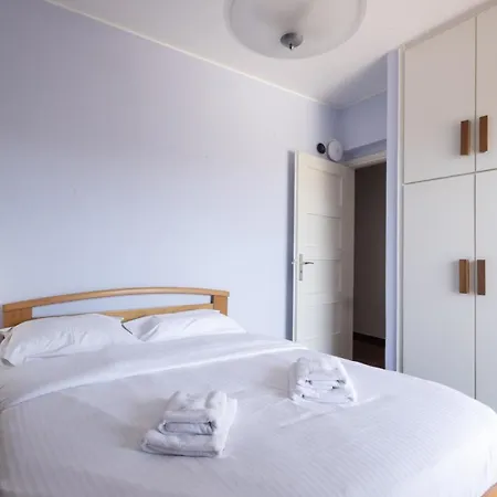 Apartment Seaside With 3 Bdrm And Shared Pool! Athens
