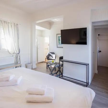 Downtown Cocoon With Roof Deck Apartment Athens